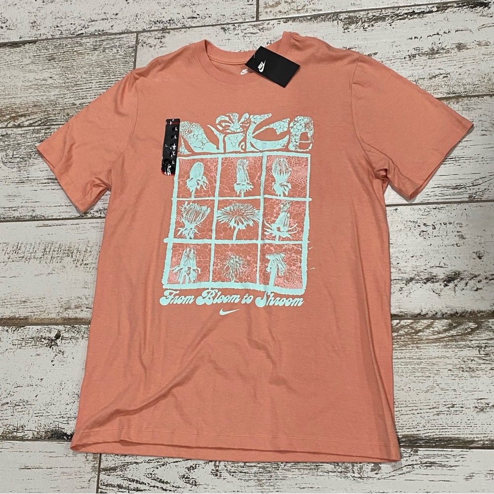 Nike Men's Coral Graphic T-Shirt